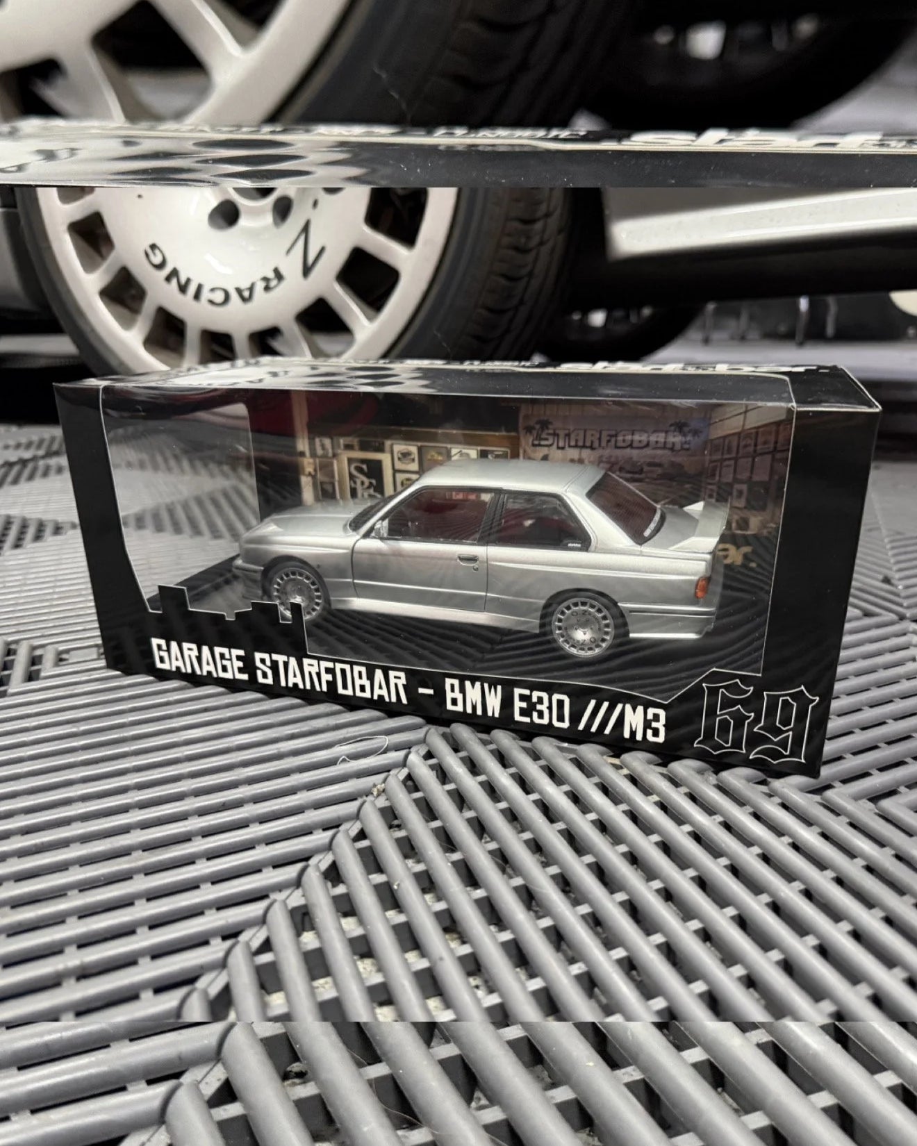 Miniature BMW E30 M3 STARFOBAR 1/18 (Série limitée)